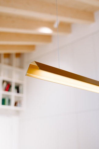 Open Space in stile moderno di 40 di Christian Tezza Architetto