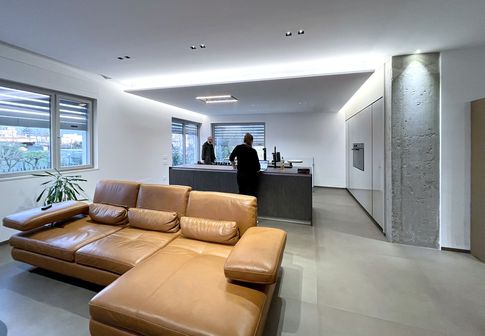Open Space in stile moderno di 60 di B2Carchitetti