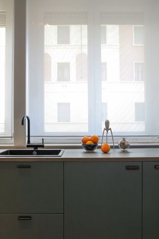 Open Space in stile moderno di 30 di Huit Studio