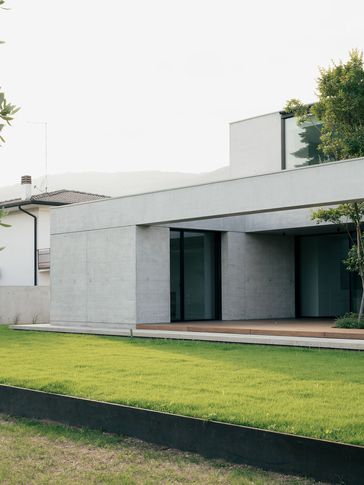 Facciata in stile minimal di null di Didonè Comacchio Architects