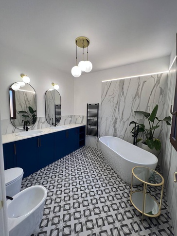 Bagno in stile contemporaneo di 9 di Ing. Sara Russo