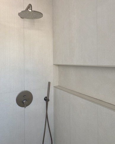 Bagno in stile scandinavo di 5 di Fei Atelier