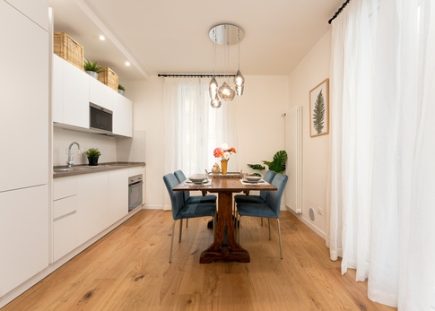 Soggiorno in stile contemporaneo di 27 di Arky’Studio srl