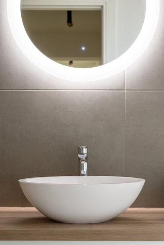 Bagno in stile contemporaneo di 7 di italo armone design studio Bagno in stile contemporaneo di 7 di italo armone design studio