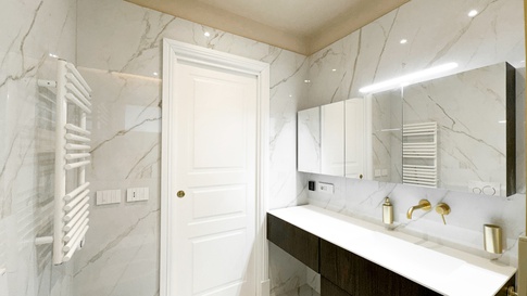Bagno in stile eclettico di 5 di Studio Gaetano Riccardelli