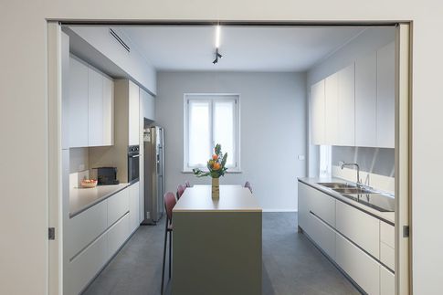 Cucina in stile contemporaneo di 20 di Carola Ribotta architetto