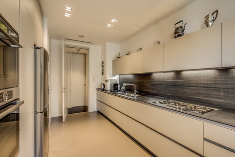 Cucina in stile contemporaneo di 20 di MOB Architects
