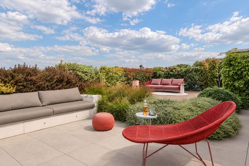 Terrazza in stile contemporaneo di 160 di Maurizio Vesce architettura Terrazza in stile contemporaneo di 160 di Maurizio Vesce architettura