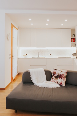 Open Space in stile moderno di 50 di design by very