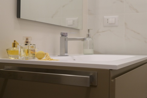 Bagno in stile contemporaneo di 4 di Fiorenzo D'Onofrio Architetto