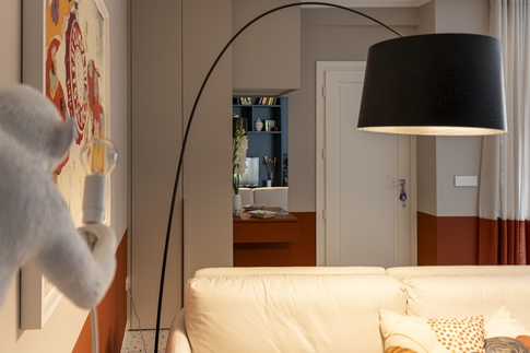 Soggiorno in stile contemporaneo di 32 di Studio MAC
