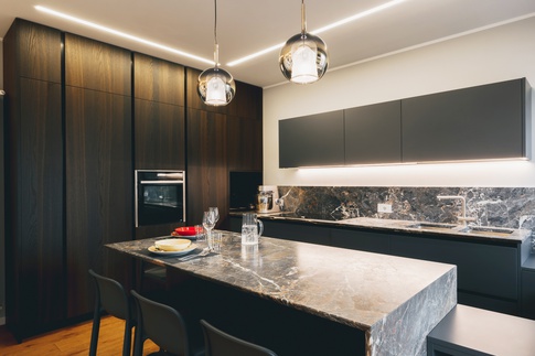 Open Space in stile contemporaneo di 51 di Annalisa Carli Architetto