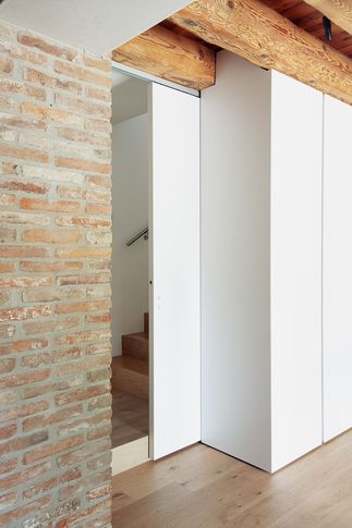 Ingresso in stile minimal di 15 di Didonè Comacchio Architects