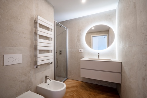 Bagno in stile contemporaneo di 6 di Gianluca Chiocca Interior Design Studio Bagno in stile contemporaneo di 6 di Gianluca Chiocca Interior Design Studio