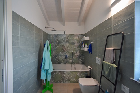 Bagno in stile contemporaneo di 6 di Ndesign studio Bagno in stile contemporaneo di 6 di Ndesign studio