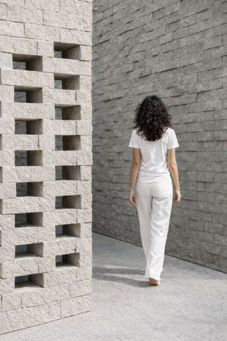 Facciata in stile minimal di null di MGK | Mohamed Keilani Studio
