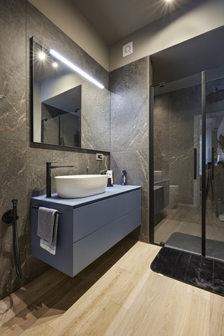 Bagno in stile transitional di 6 di Arar Studio di Arar Muna Isabella Bagno in stile transitional di 6 di Arar Studio di Arar Muna Isabella