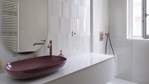 Bagno in stile contemporaneo di 5 di Michela Cordisco Studio Bagno in stile contemporaneo di 5 di Michela Cordisco Studio