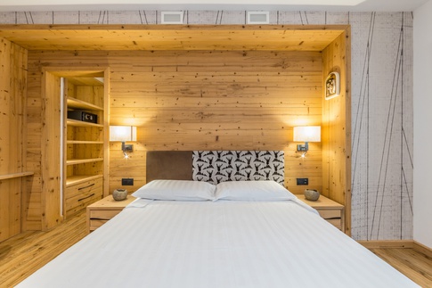 Camera da Letto in stile naturale di 24 di Arredamenti Andalo Camera da Letto in stile naturale di 24 di Arredamenti Andalo