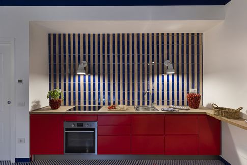 Soggiorno in stile mediterraneo di 35 di Coluccio architetti