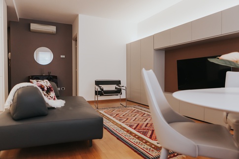 Open Space in stile moderno di 50 di design by very