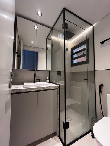 Bagno in stile moderno di 3 di Guzlive