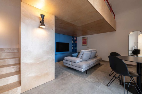 Soggiorno in stile contemporaneo di 38 di MANUARINO architettura design comunicazione