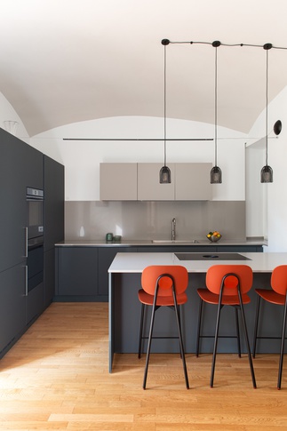 Cucina in stile contemporaneo di 25 di PERIMETRI studio Cucina in stile contemporaneo di 25 di PERIMETRI studio