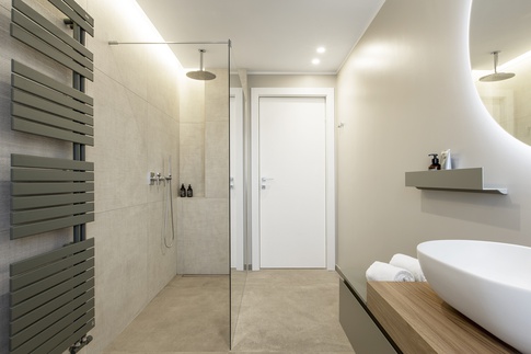 Bagno in stile contemporaneo di 7 di Mid architettura Bagno in stile contemporaneo di 7 di Mid architettura