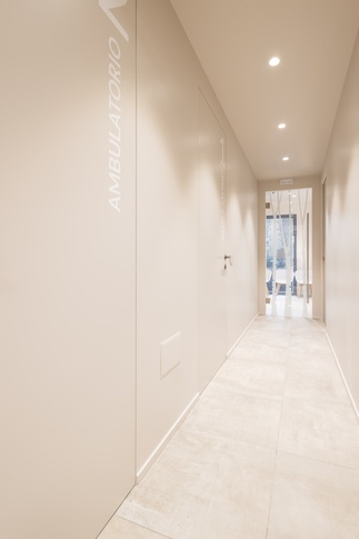 Open Space in stile moderno di 75 di Architetto Zavagnini Daniele