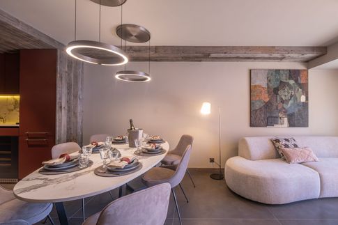 Soggiorno in stile moderno di 35 di Design Alpino