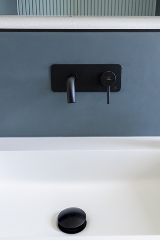 Bagno in stile mediterraneo di 5 di Lorenzo Rossi Architetto Bagno in stile mediterraneo di 5 di Lorenzo Rossi Architetto