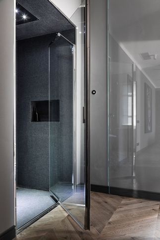 Bagno in stile contemporaneo di 20 di Lorenzo Franzi | Fotografia