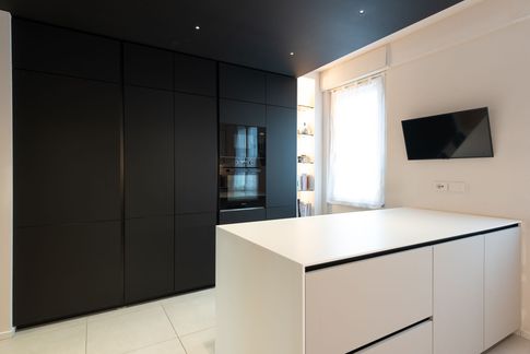 Cucina in stile contemporaneo di 17 di Frame Farm - Architecture & Design