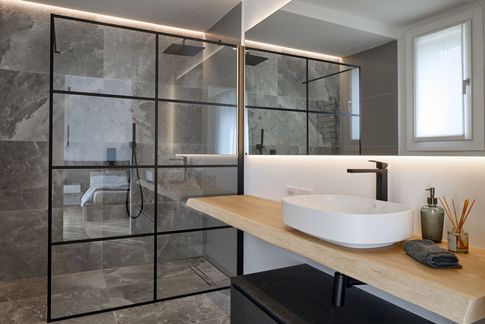 Bagno in stile contemporaneo di 6 di DQA Studio di architettura Bagno in stile contemporaneo di 6 di DQA Studio di architettura