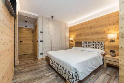 Camera da Letto in stile naturale di 19 di Arredamenti Andalo