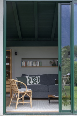Soggiorno in stile contemporaneo di 18 di Chantal Forzatti architetto Soggiorno in stile contemporaneo di 18 di Chantal Forzatti architetto