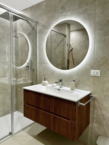 Bagno in stile contemporaneo di 5 di Gianluca Chiocca Interior Design Studio Bagno in stile contemporaneo di 5 di Gianluca Chiocca Interior Design Studio