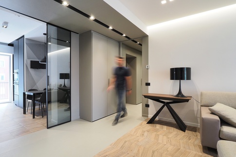 Soggiorno in stile contemporaneo di 30 di Desearq studio - architettura e interior design