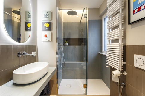 Bagno in stile contemporaneo di 5 di Valentina Varricchio Architetto Bagno in stile contemporaneo di 5 di Valentina Varricchio Architetto