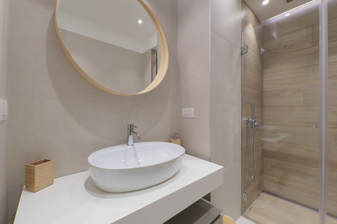 Bagno in stile contemporaneo di 8 di Desearq studio - architettura e interior design Bagno in stile contemporaneo di 8 di Desearq studio - architettura e interior design