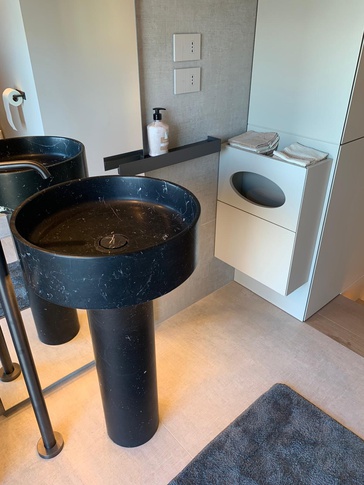 Bagno di Servizio in stile soft industrial di 8 di ARCHIabita