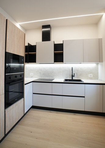 Cucina in stile contemporaneo di 7 di Rinnova Home 3d
