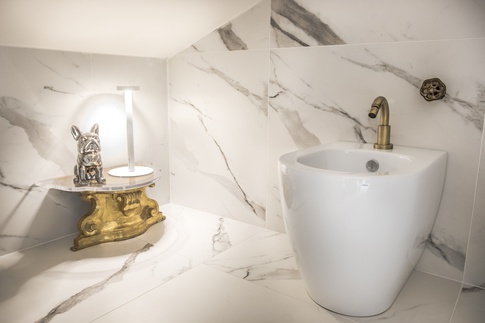 Bagno in stile moderno di 10 di SMartSTUDIO