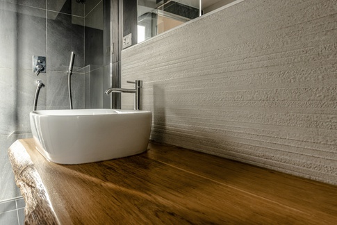 Bagno in stile contemporaneo di 6 di Zelda de Ruvo Architetto