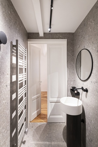 Bagno in stile contemporaneo di 4 di tIPS ARCHITECTS Bagno in stile contemporaneo di 4 di tIPS ARCHITECTS