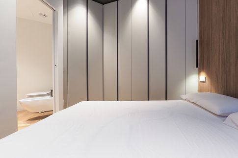 Camera da Letto in stile contemporaneo di 12 di Desearq studio - architettura e interior design