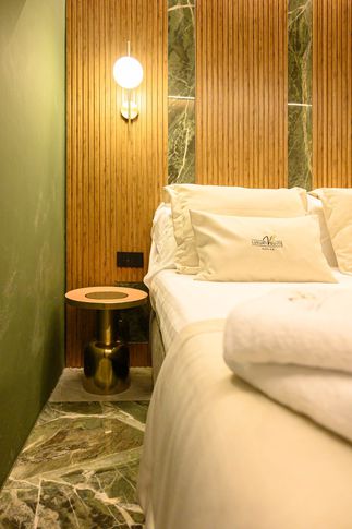 Camera da Letto in stile contemporaneo di 30 di Salvatore Sito Interior Designer