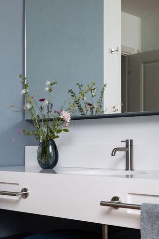 Bagno in stile moderno di 14 di Annalisa Carli Architetto