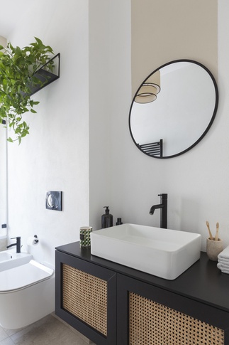 Bagno in stile tropicale di 9 di Martini & Partners